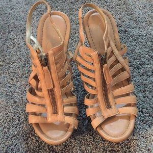 Jessica Simpson nude sandal pump